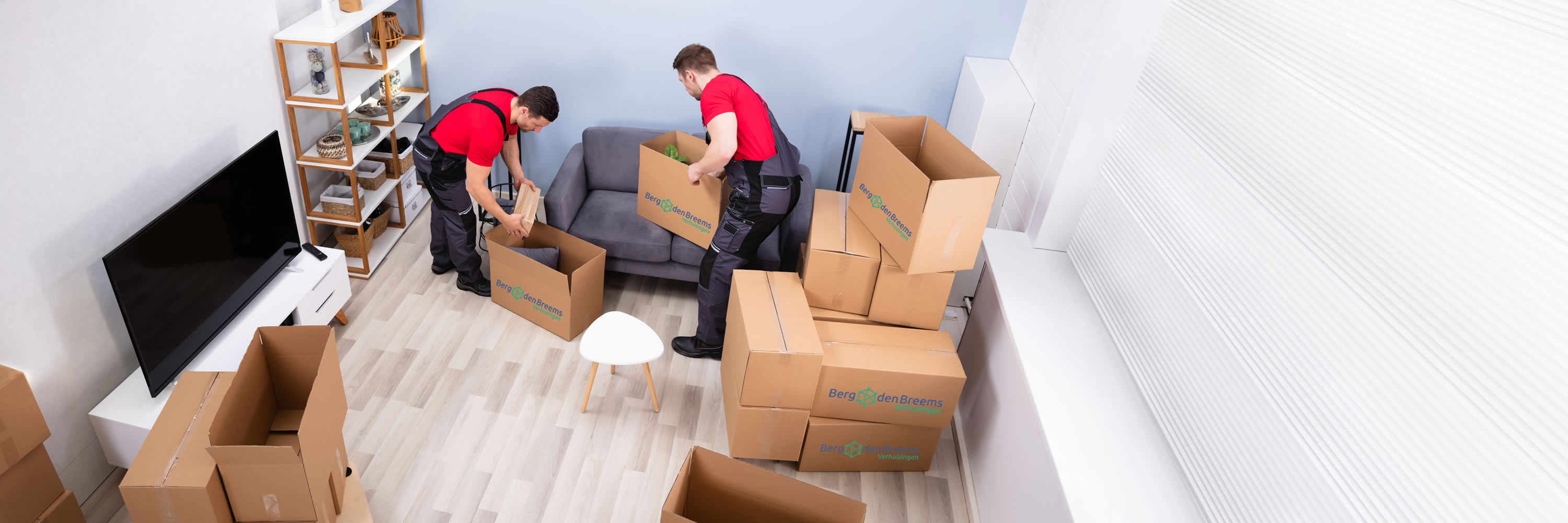 Particuliere verhuizing: inpakken van een woonkamer